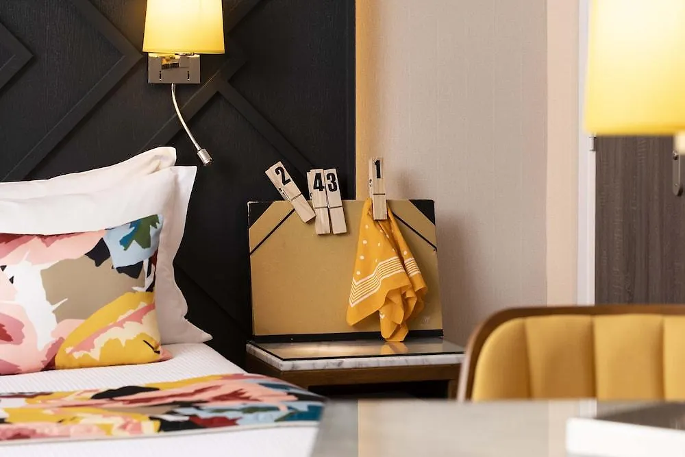 ****  Hotel Des Arts Montmartre Párizs Franciaország