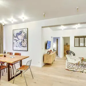 Apartment & Stylish Renovated Parisian / 6-8 Guests, Paris